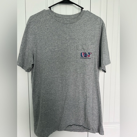 Vineyard Vines Short Sleeve T-shirt Red White Blue Tie Dye Whale- Size Men’s S - Picture 2 of 5